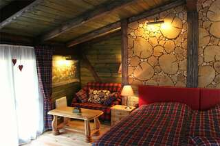 Гостевой дом Альфа Бетта Cемейный номер "Дом Енота"-3