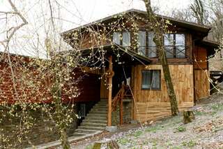 Гостевой дом Альфа Бетта Cемейный номер "Дом Енота"-6