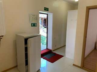 Гостевой дом Альфа Бетта Семейный номер "Розовый сад"-4